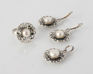 925er Silber Blumenförmige Schmuckset mit weißen Perlen